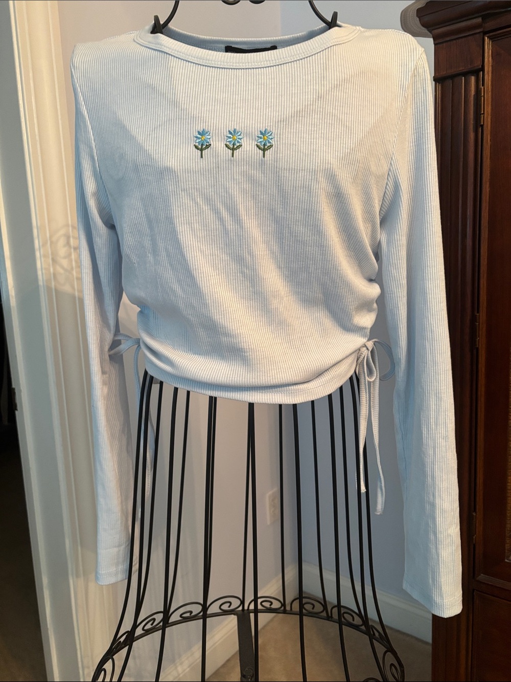 Zaful Light Blue Ribbed Long-Sleeve Top with Daisy Embroidery